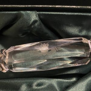 Crystal cake server